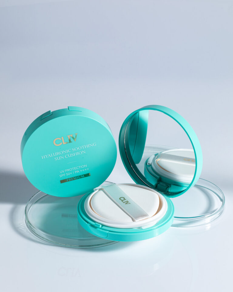 Kojący cushion do&nbsp;twarzy z&nbsp;kwasem hialuronowym SPF 50+