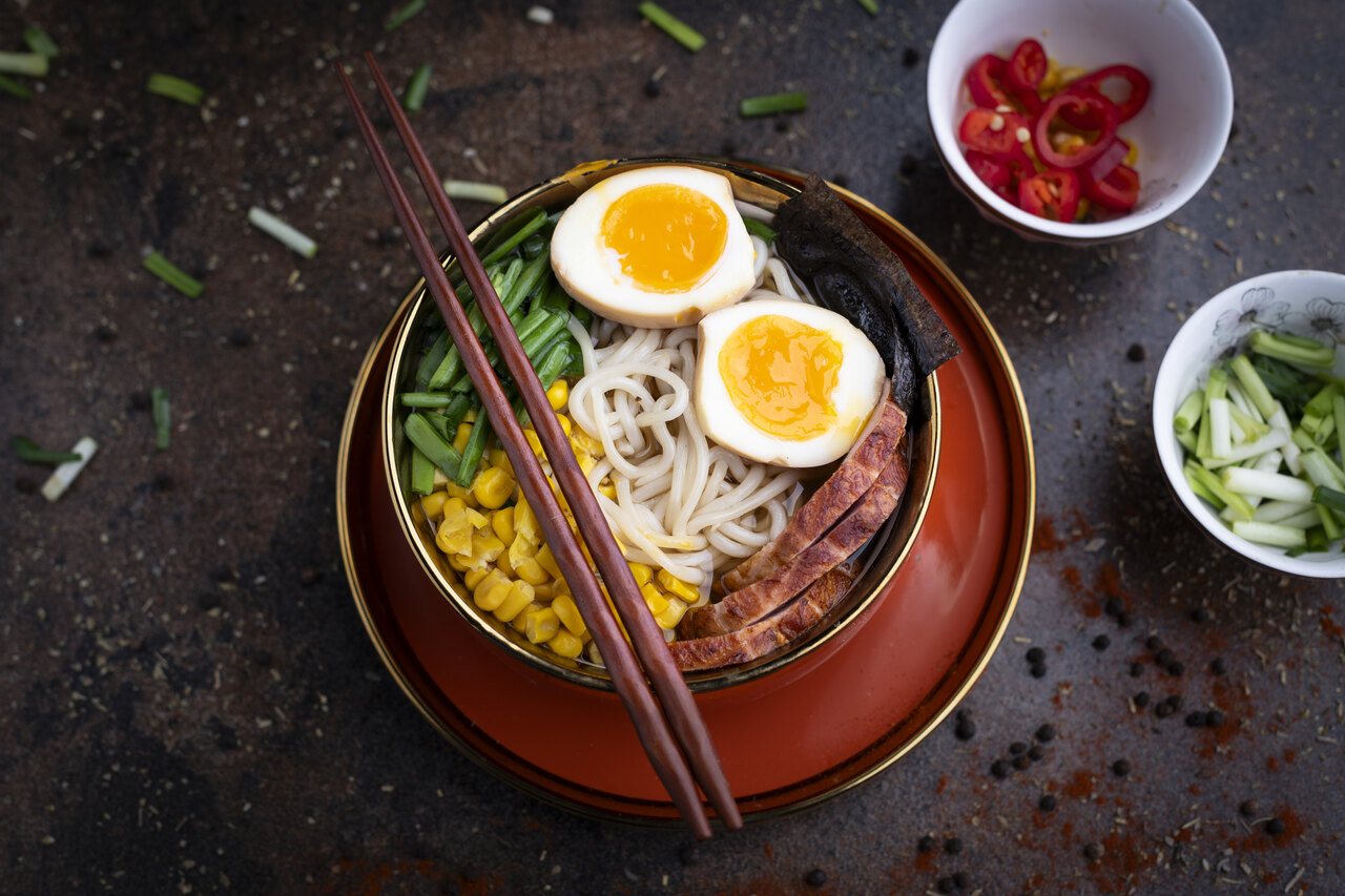 Zupa ramen z jajem